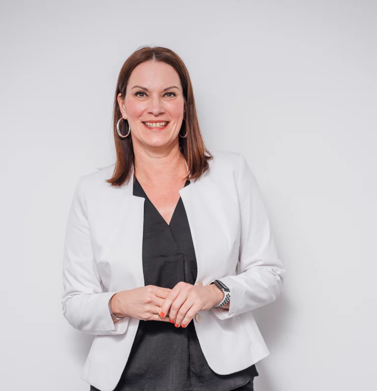 Portraitbild von der Expertin Nachhaltigkeit und Innovation Nadine Chodinski.