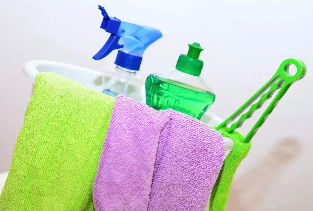 Daycleaning Gebäudereinigung Berlin - Professionelle GRG Reinigungsausrüstung für moderne Tagesreinigung